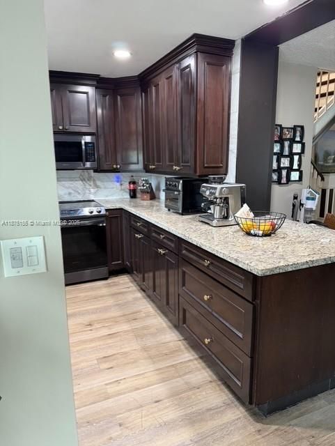 合同活跃: $364,000 (3 贝兹, 2 浴室, 1518 平方英尺)