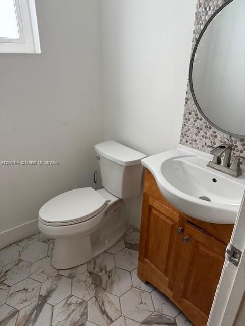 Guest Bathroom 1st floor