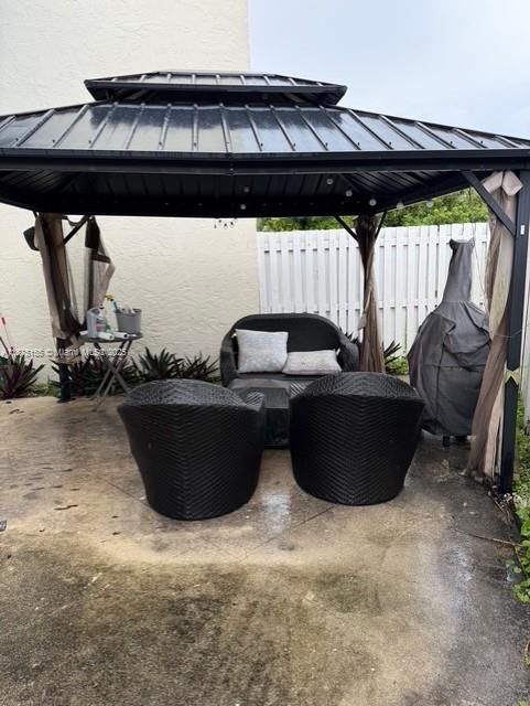 合同活跃: $364,000 (3 贝兹, 2 浴室, 1518 平方英尺)