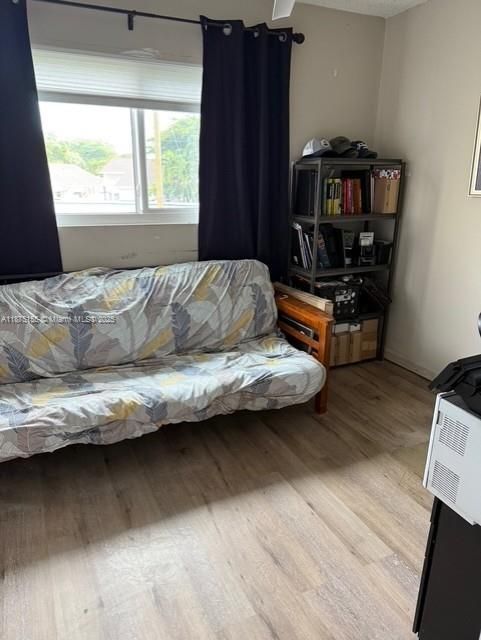 合同活跃: $364,000 (3 贝兹, 2 浴室, 1518 平方英尺)