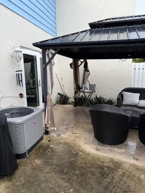 合同活跃: $364,000 (3 贝兹, 2 浴室, 1518 平方英尺)