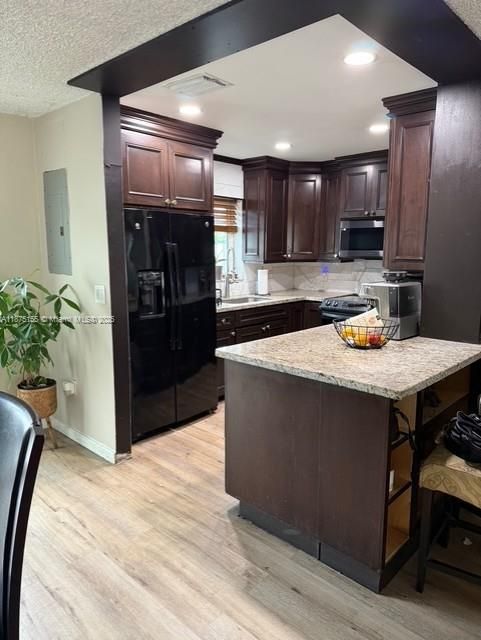 合同活跃: $364,000 (3 贝兹, 2 浴室, 1518 平方英尺)