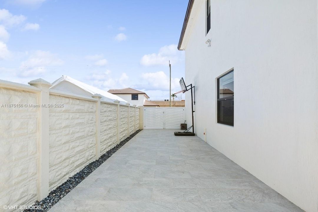 For Sale: $1,550,000 (5 beds, 4 baths, 3342 Square Feet)