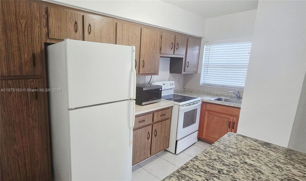 待售: $169,000 (1 贝兹, 1 浴室, 650 平方英尺)