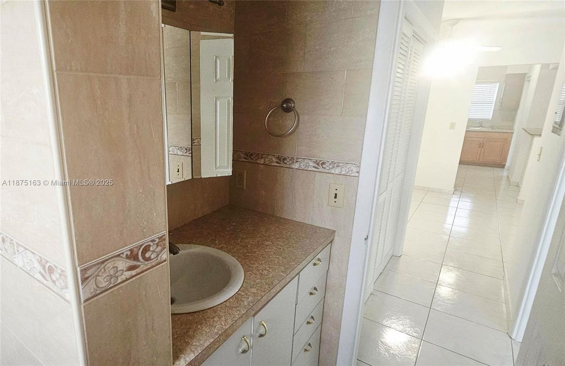 待售: $169,000 (1 贝兹, 1 浴室, 650 平方英尺)