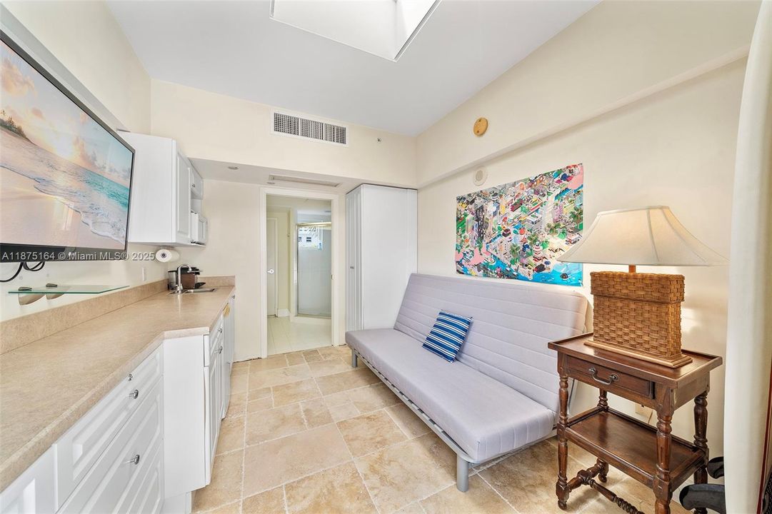 For Sale: $300,000 (0 beds, 1 baths, 190 Square Feet)