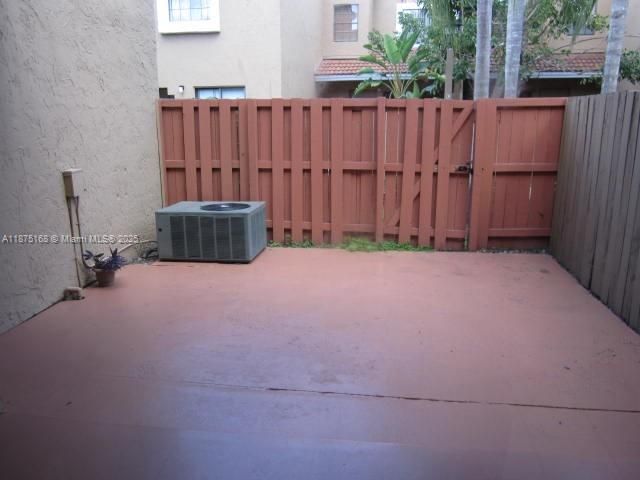 Recently Rented: $2,550 (2 beds, 1 baths, 1050 Square Feet)