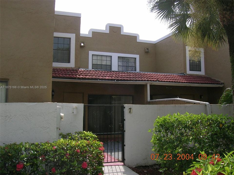 Recently Rented: $2,550 (2 beds, 1 baths, 1050 Square Feet)