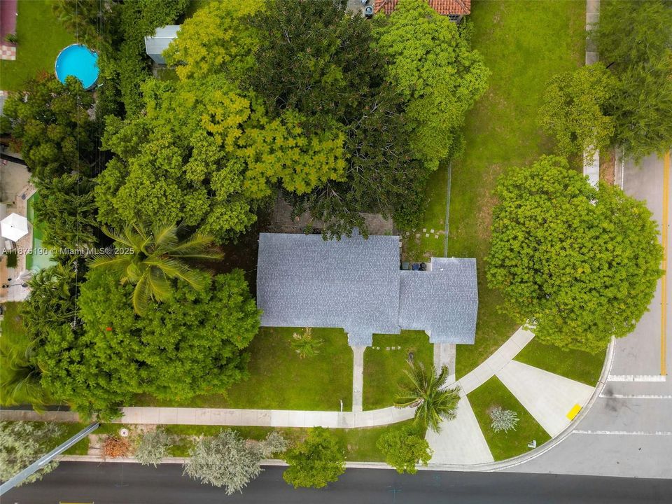 For Sale: $814,000 (3 beds, 1 baths, 1154 Square Feet)