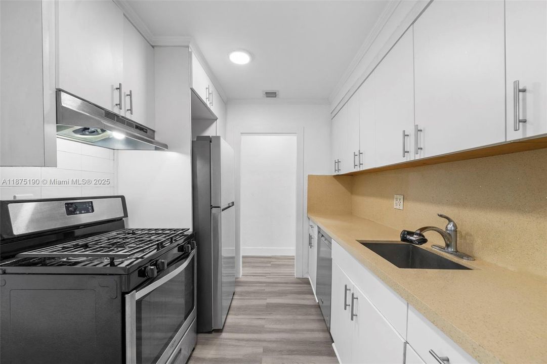 For Sale: $814,000 (3 beds, 1 baths, 1154 Square Feet)