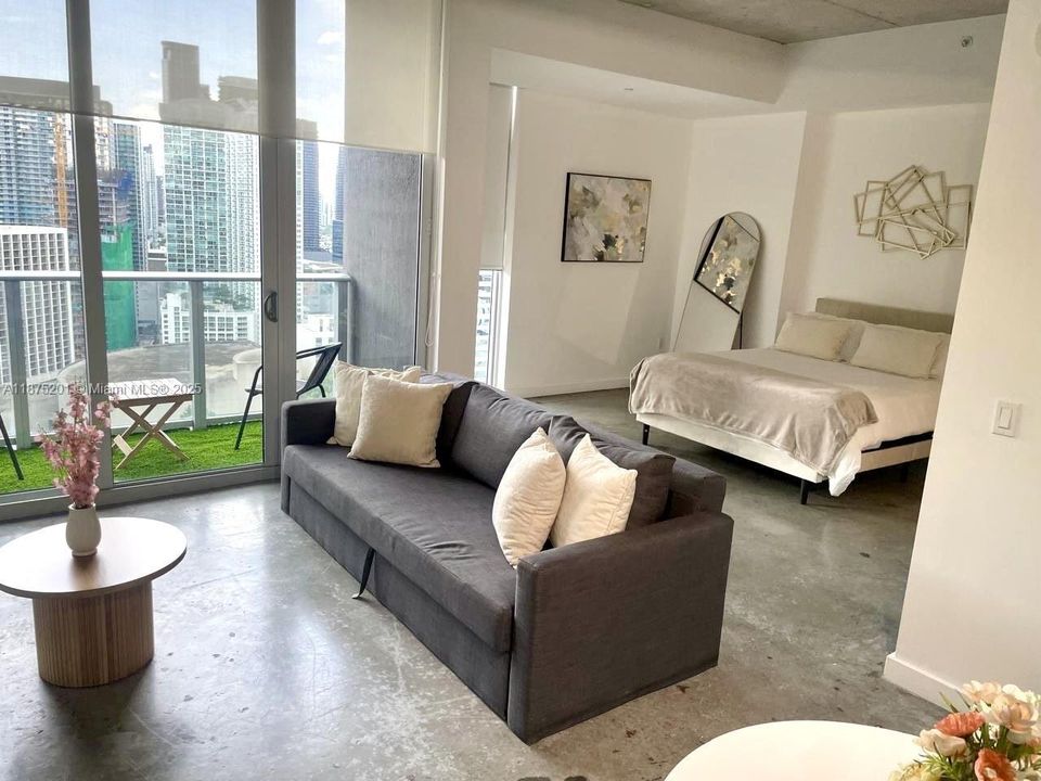 待售: $349,000 (1 贝兹, 1 浴室, 526 平方英尺)