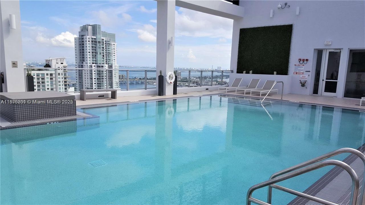 待售: $349,000 (1 贝兹, 1 浴室, 526 平方英尺)