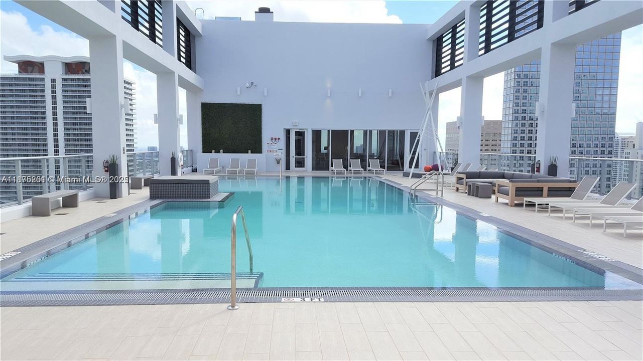 待售: $349,000 (1 贝兹, 1 浴室, 526 平方英尺)