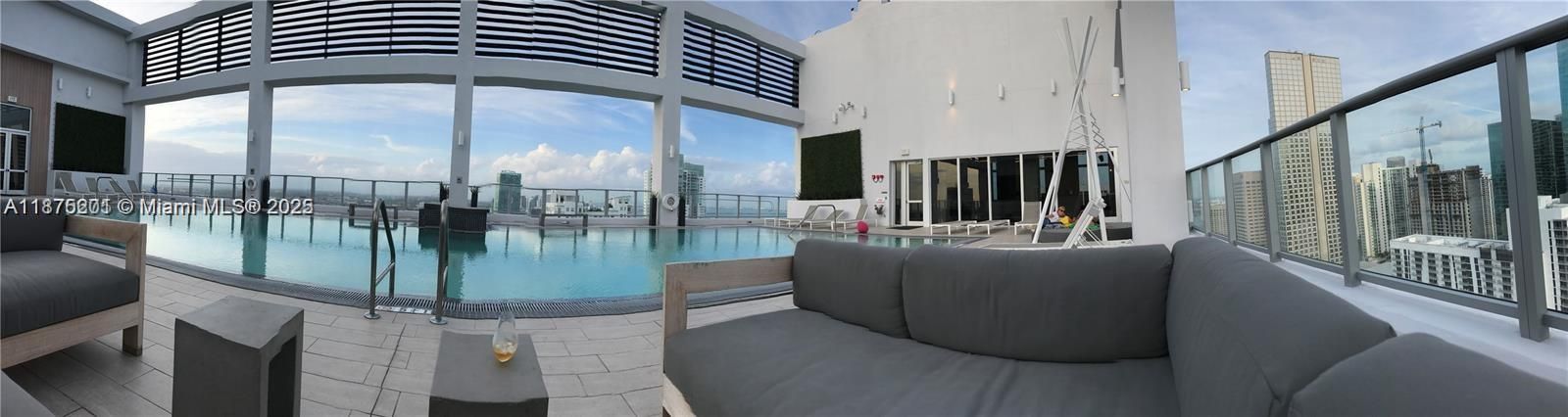 待售: $349,000 (1 贝兹, 1 浴室, 526 平方英尺)