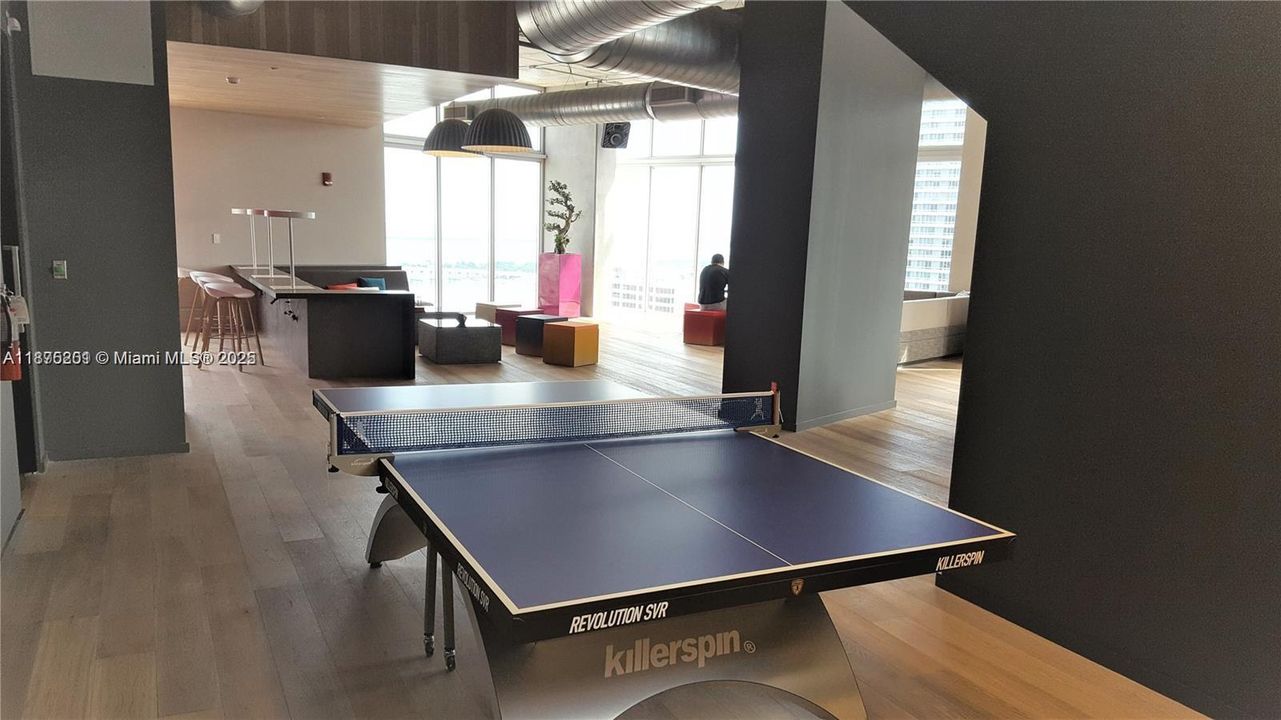 待售: $349,000 (1 贝兹, 1 浴室, 526 平方英尺)