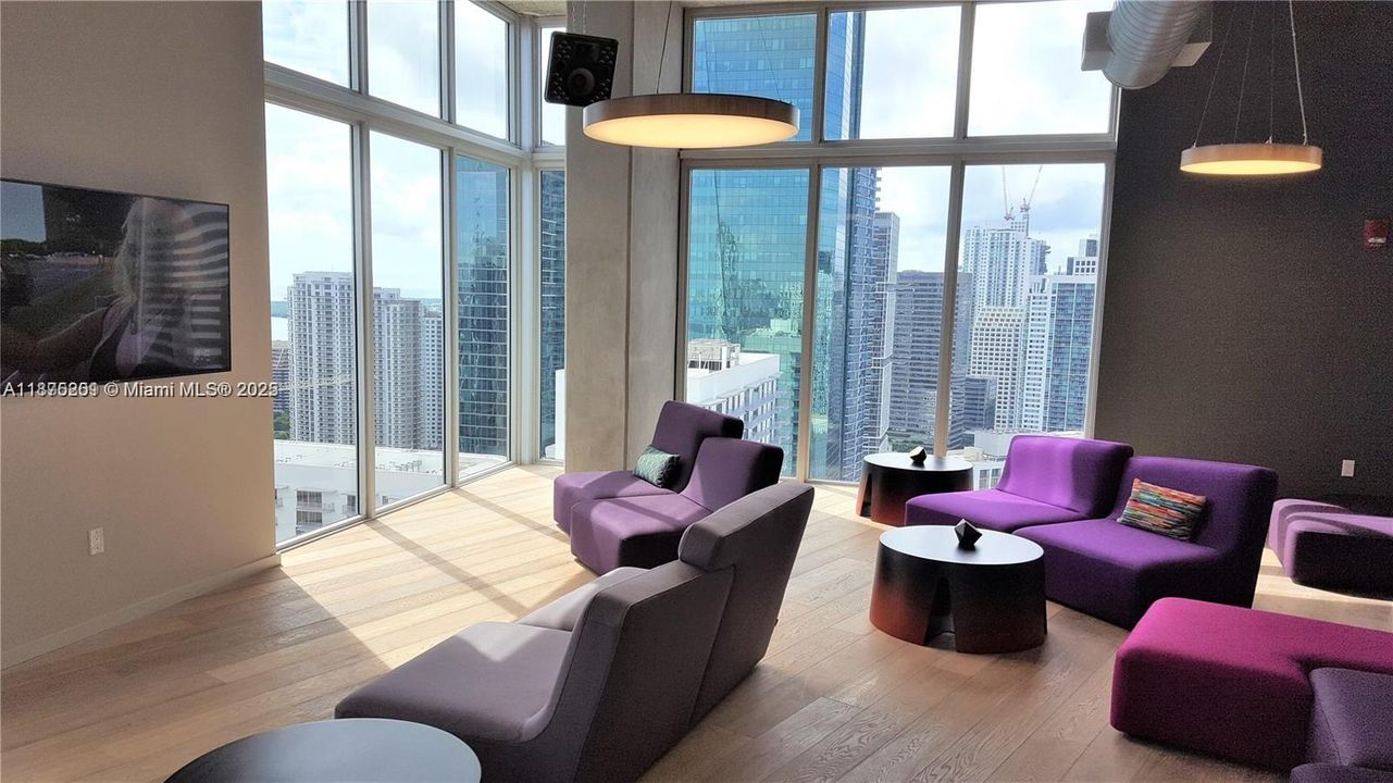 待售: $349,000 (1 贝兹, 1 浴室, 526 平方英尺)