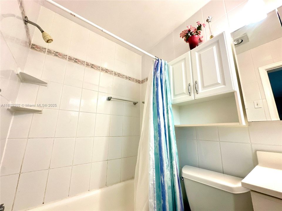 For Sale: $95,900 (1 beds, 1 baths, 720 Square Feet)