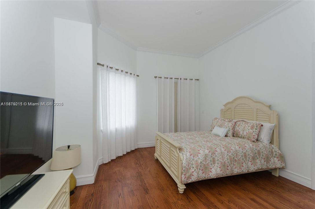 For Rent: $37,000 (5 beds, 5 baths, 5987 Square Feet)