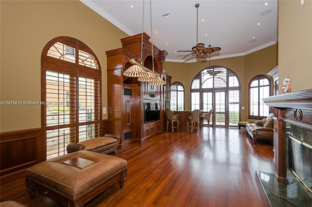 For Rent: $37,000 (5 beds, 5 baths, 5987 Square Feet)