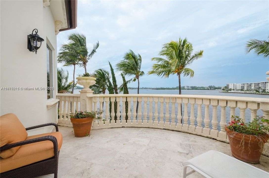 For Rent: $37,000 (5 beds, 5 baths, 5987 Square Feet)