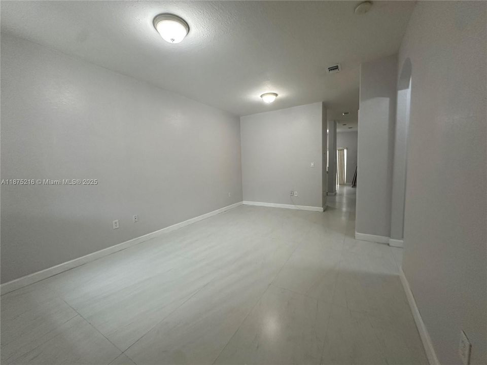 Active With Contract: $1,900 (2 beds, 2 baths, 914 Square Feet)