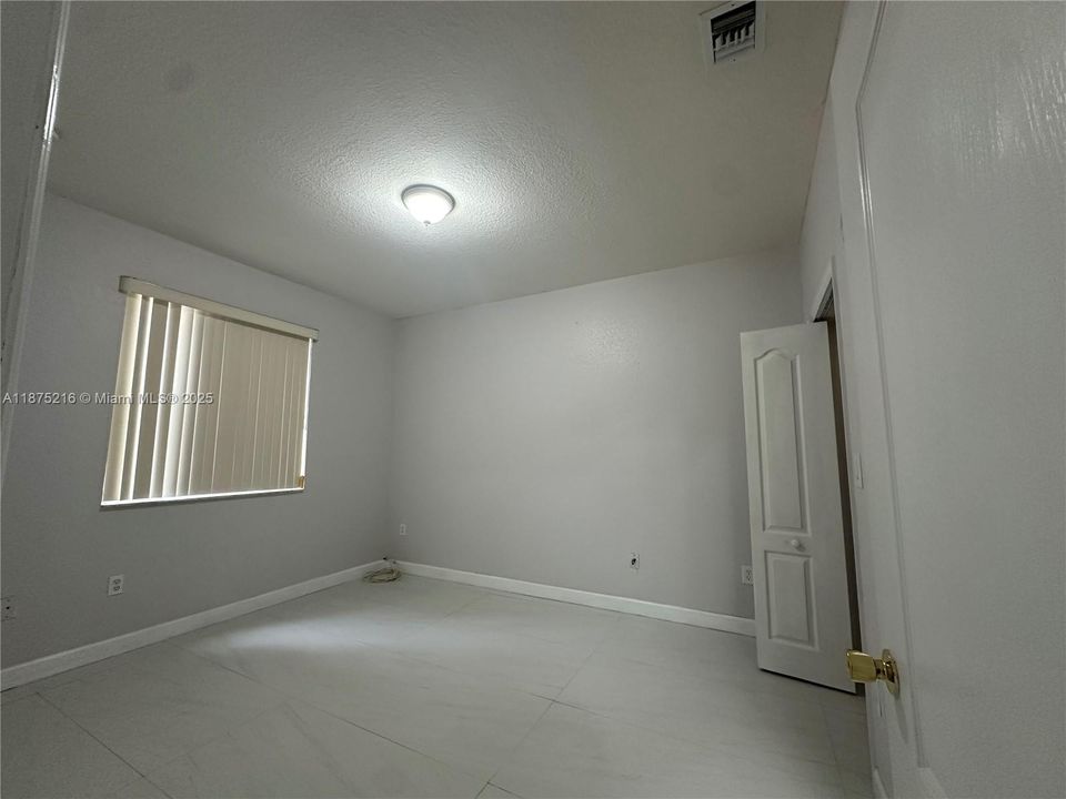 Active With Contract: $1,900 (2 beds, 2 baths, 914 Square Feet)