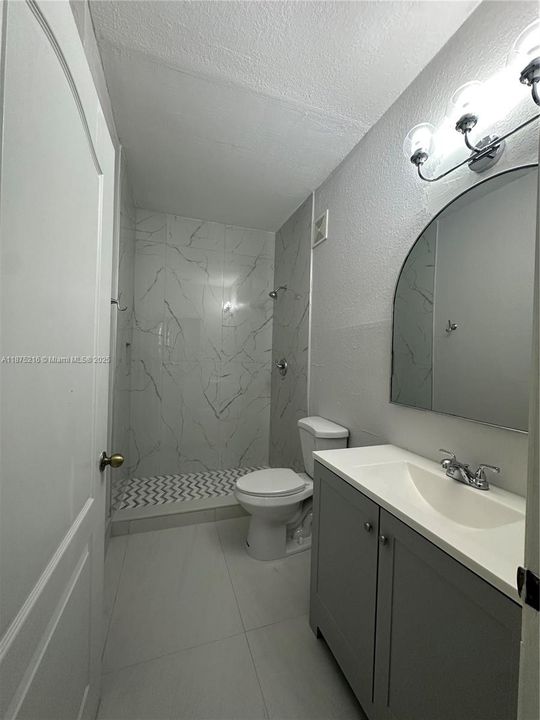 Active With Contract: $1,900 (2 beds, 2 baths, 914 Square Feet)