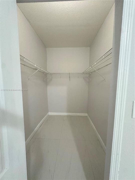 Active With Contract: $1,900 (2 beds, 2 baths, 914 Square Feet)