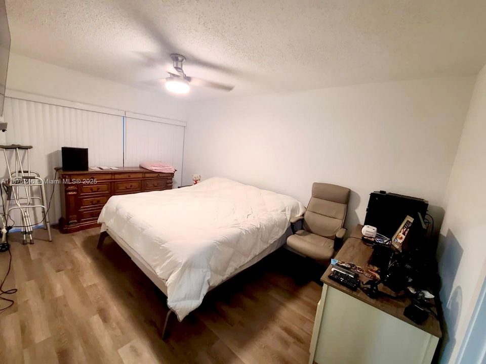 For Sale: $185,000 (2 beds, 2 baths, 856 Square Feet)