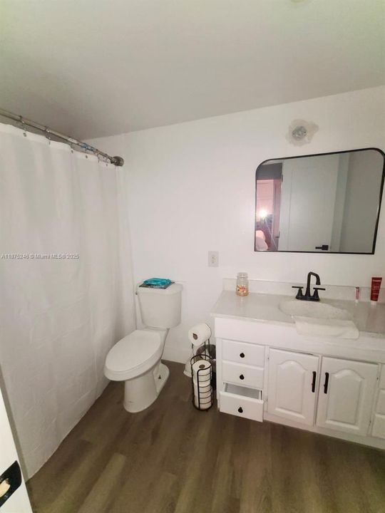 For Sale: $185,000 (2 beds, 2 baths, 856 Square Feet)