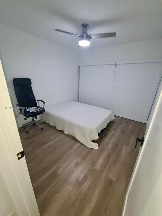 For Sale: $185,000 (2 beds, 2 baths, 856 Square Feet)