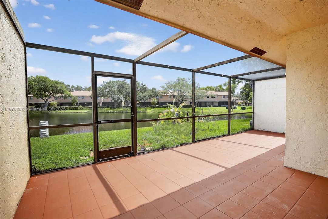 Huge screened patio with lakeview