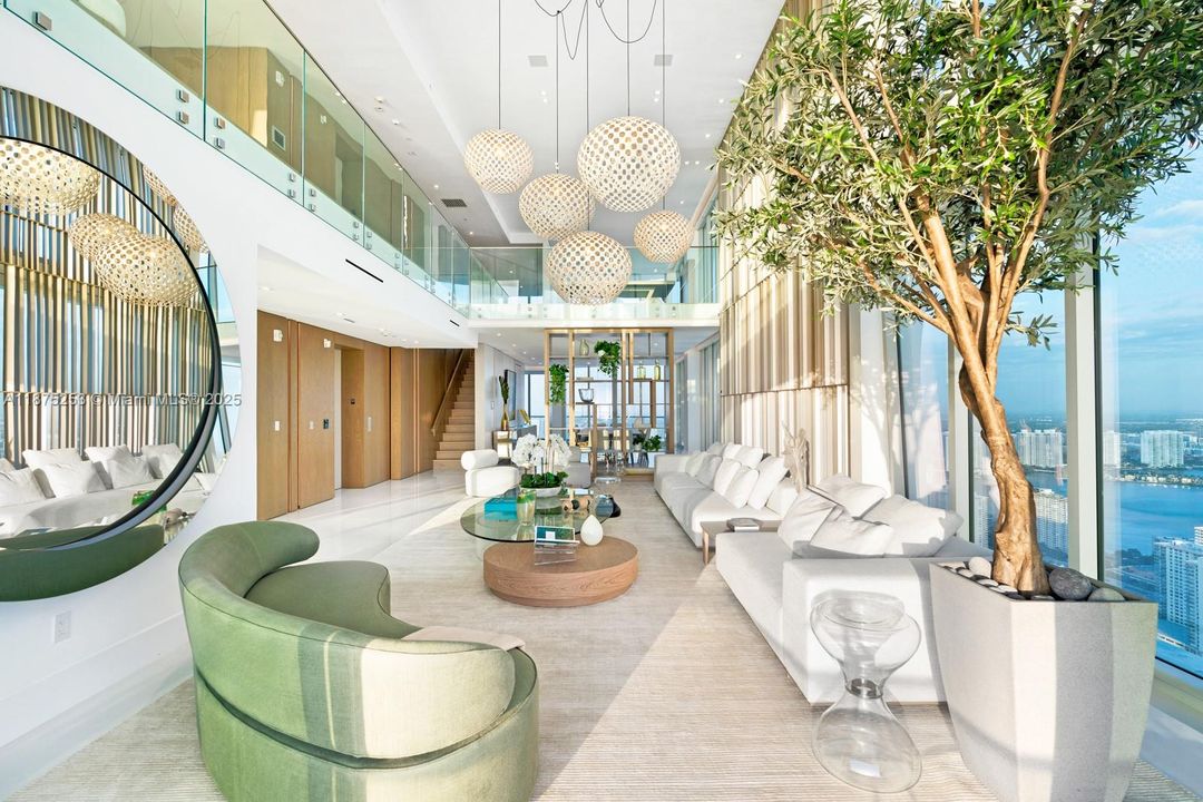 Недавно продано: $14,900,000 (5 спален, 6 ванн, 5684 Квадратных фут)