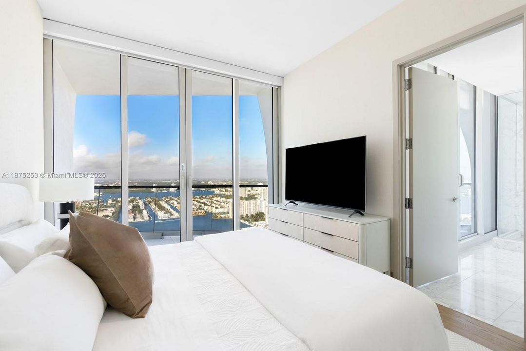 Недавно продано: $14,900,000 (5 спален, 6 ванн, 5684 Квадратных фут)