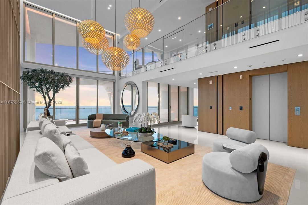 Недавно продано: $14,900,000 (5 спален, 6 ванн, 5684 Квадратных фут)