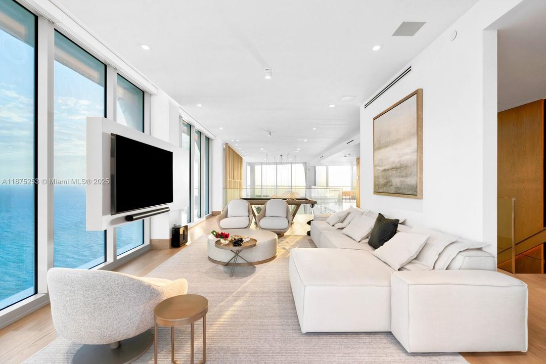 Недавно продано: $14,900,000 (5 спален, 6 ванн, 5684 Квадратных фут)