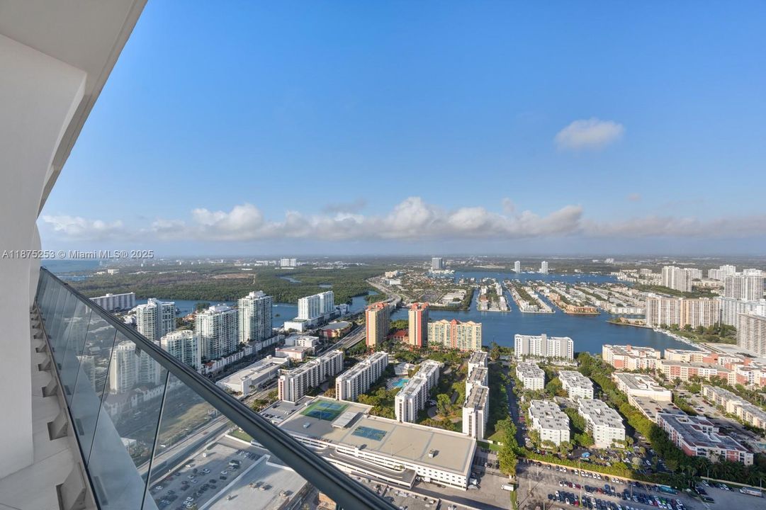 Недавно продано: $14,900,000 (5 спален, 6 ванн, 5684 Квадратных фут)