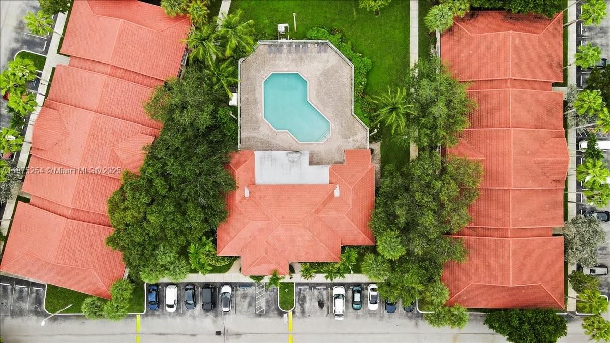 Под контрактом: $215,000 (2 спален, 2 ванн, 916 Квадратных фут)