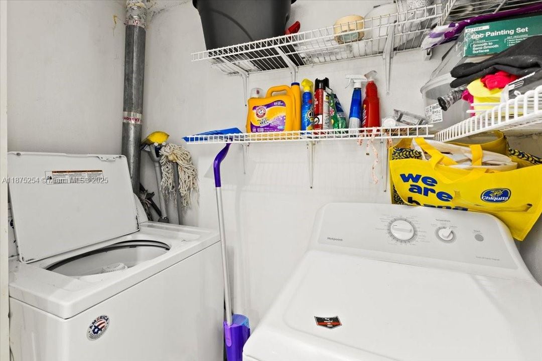 Под контрактом: $215,000 (2 спален, 2 ванн, 916 Квадратных фут)