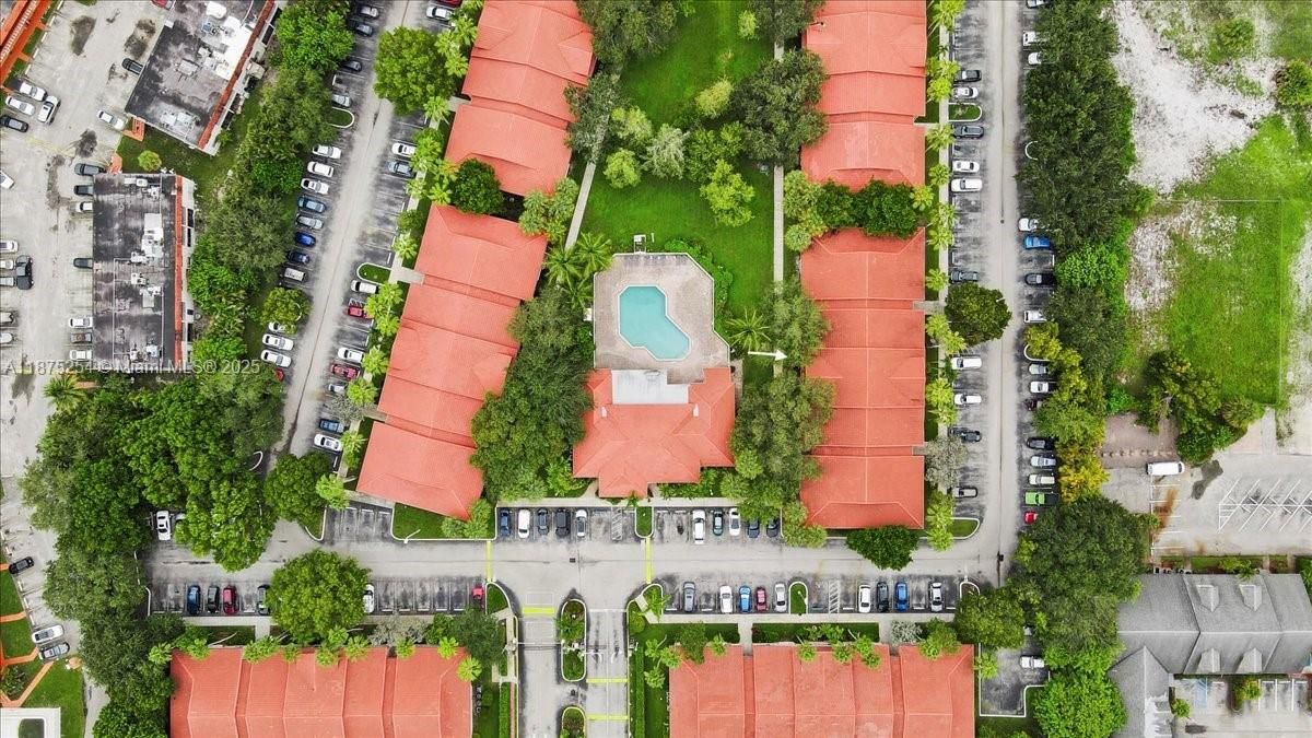 Под контрактом: $215,000 (2 спален, 2 ванн, 916 Квадратных фут)