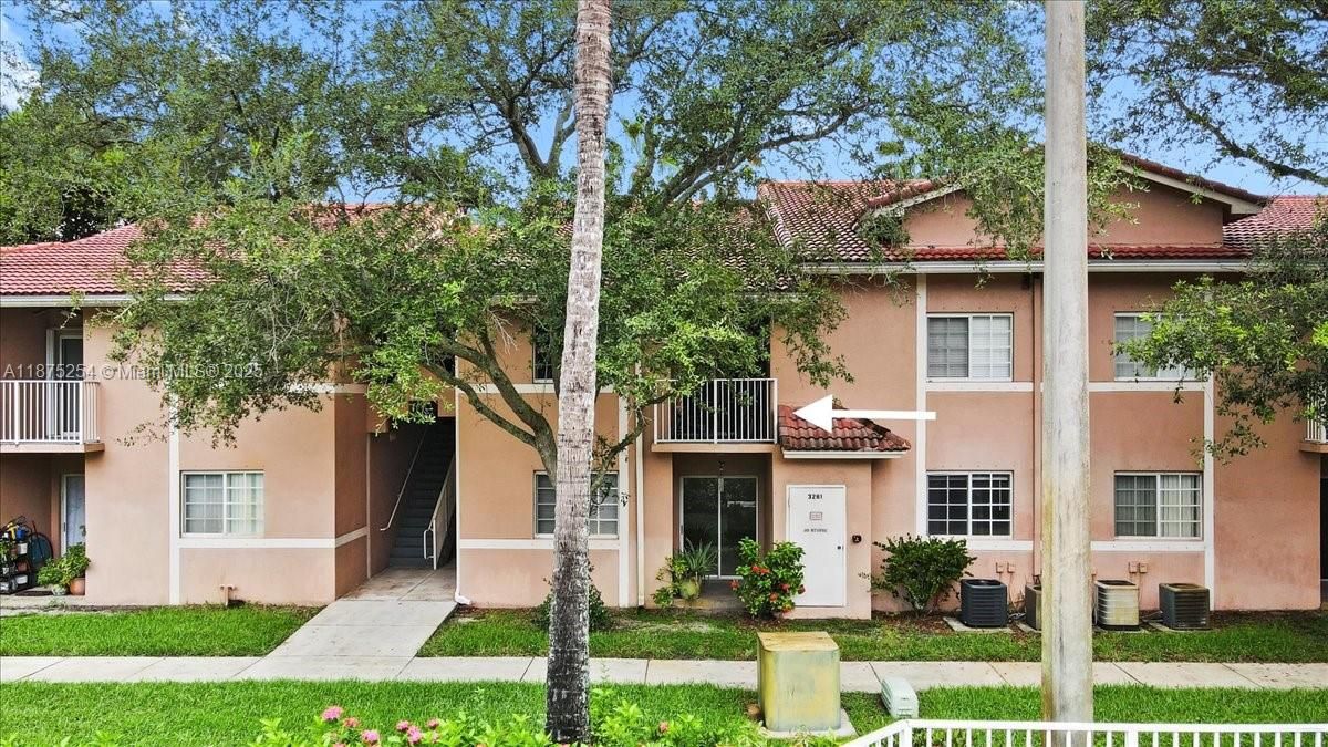 Под контрактом: $215,000 (2 спален, 2 ванн, 916 Квадратных фут)