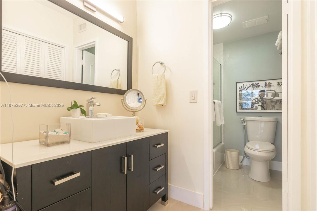 На продажу: $360,000 (1 спален, 1 ванн, 1040 Квадратных фут)