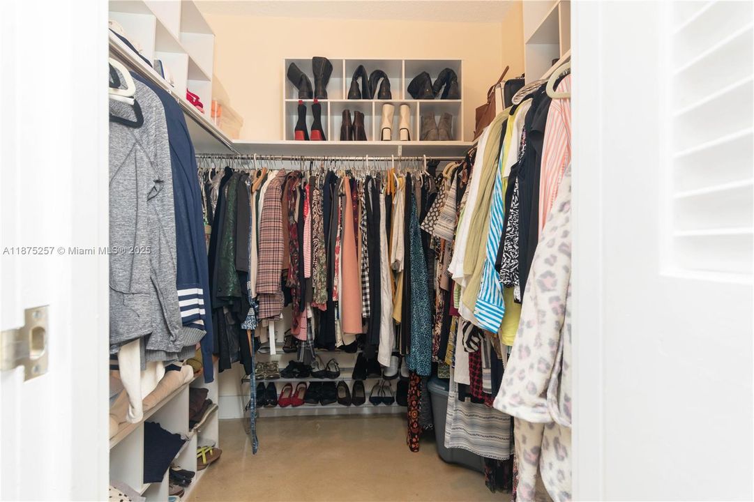 На продажу: $360,000 (1 спален, 1 ванн, 1040 Квадратных фут)