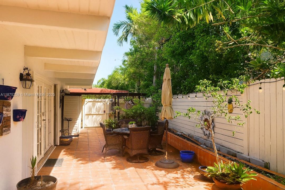 En Venta: $3,200,000 (4 camas, 3 baños, 2958 Pies cuadrados)