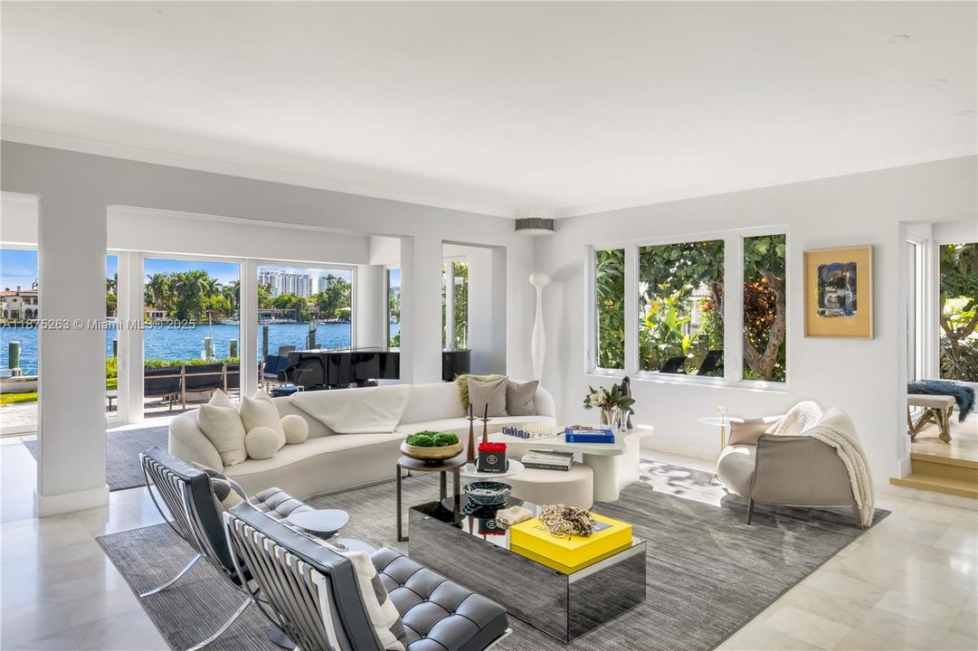 出租: $85,000 (10 贝兹, 11 浴室, 9360 平方英尺)