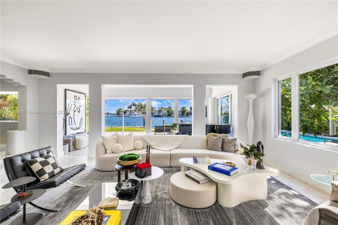 出租: $85,000 (10 贝兹, 11 浴室, 9360 平方英尺)