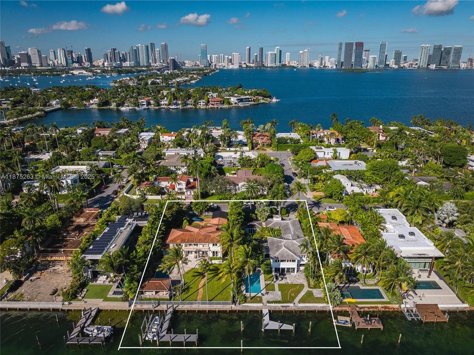 出租: $85,000 (10 贝兹, 11 浴室, 9360 平方英尺)