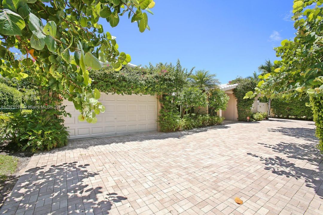 Active With Contract: $1,798,000 (3 beds, 2 baths, 1892 Square Feet)