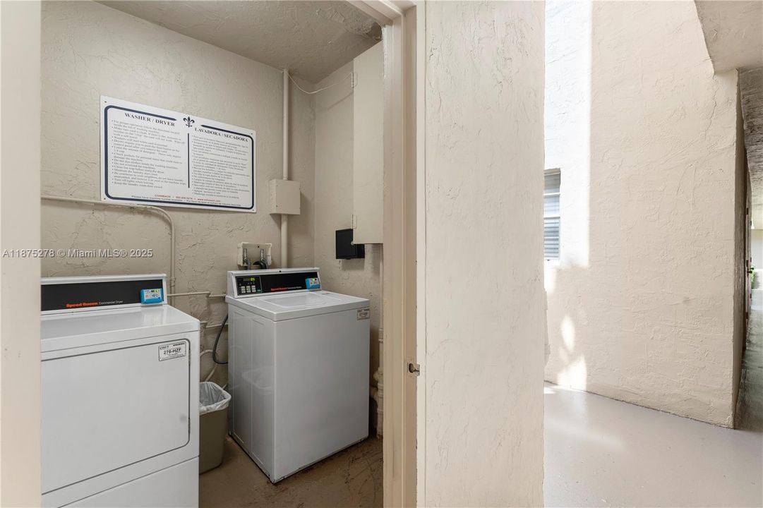 Под контрактом: $249,000 (1 спален, 1 ванн, 715 Квадратных фут)