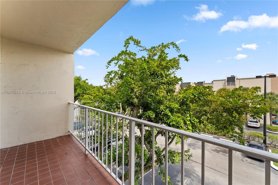 Под контрактом: $249,000 (1 спален, 1 ванн, 715 Квадратных фут)